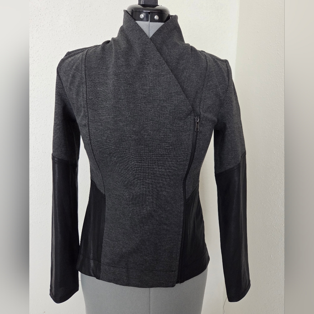 Jessica Simpson Elegant Women's Gray and Black Blazer